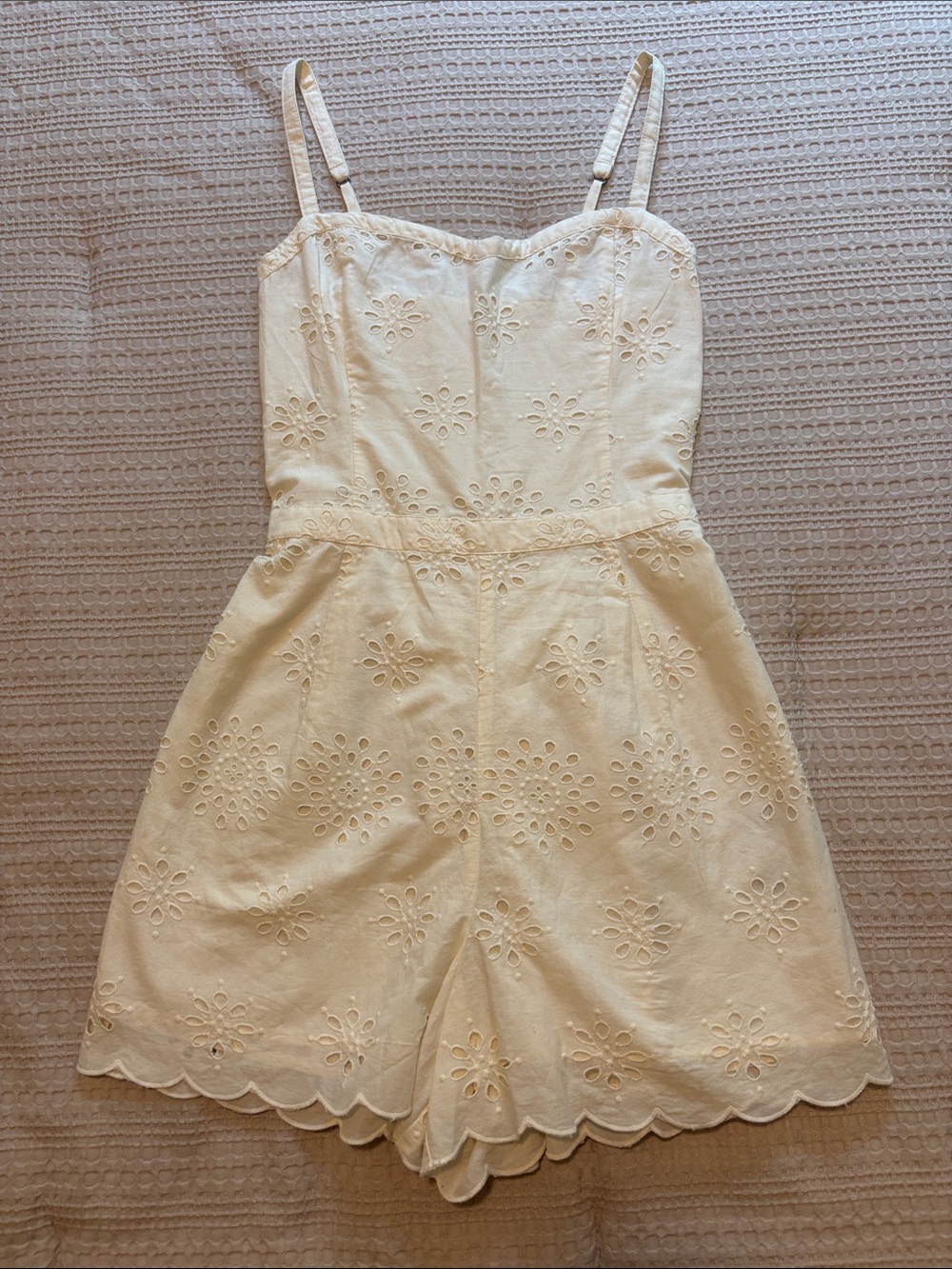 Hollister Cream Eyelet Romper in Small